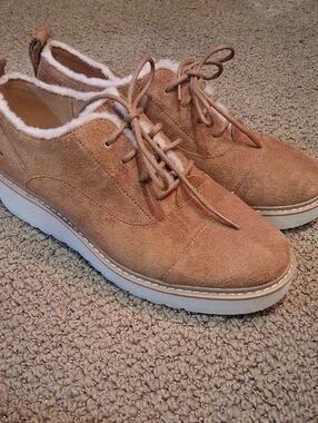 UGG WOMENS Suede Chukka Boots in Tan with Cream Shearling Trim